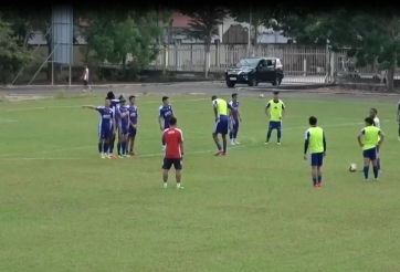 VIDEO: Đồng đội Công Phượng phối hợp đá phạt đầy sáng tạo và tinh quái