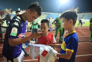 Quang Hải nhận được lời 'cầu cứu' từ cậu bé 8 tuổi