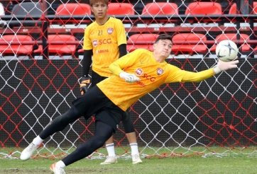 Đặng Văn Lâm nhận tin không vui tại Muangthong United