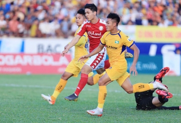 HLV Lee Tae Hoon: 'HAGL có nhiều cầu thủ tốt hơn Công Phượng'