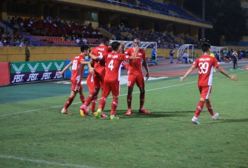 VIDEO: Siêu phẩm đá phạt của Vũ Minh Tuấn (góc máy không có trên TV)