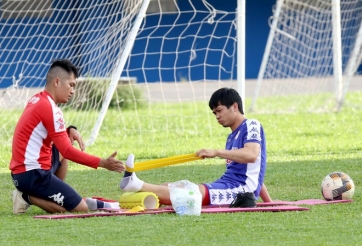 HLV Chung Hae Seong thở phào với chấn thương của Công Phượng