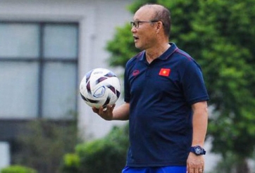 VIDEO: HLV Park Hang Seo thể hiện kỹ năng chơi bóng