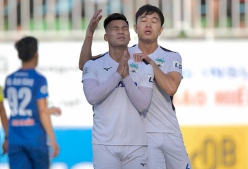 VIDEO: Xuân Trường, Văn Thanh làm việc ý nghĩa với nhân vật đặc biệt ở HAGL