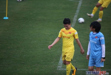 Quang Hải chấn thương, rời sân sớm trong buổi tập ĐTVN