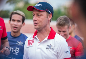 Tân HLV TP.HCM: 'Cầu thủ Thái Lan kỹ thuật tốt hơn Việt Nam'