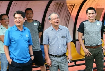 Kiatisak và 'danh hiệu' đầu tiên dành tặng bầu Đức