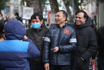 Dàn phụ huynh tuyển thủ Việt Nam 'rủ nhau' đi xem Siêu cúp