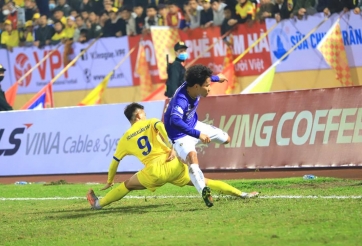 VIDEO: Cách khung thành 2m, Hà Nội vẫn không thể ghi bàn
