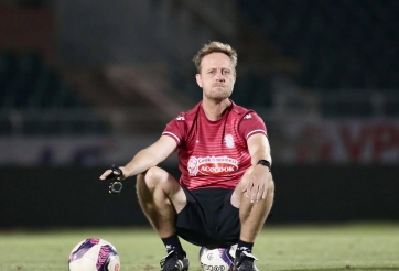 Trước thông tin sắp bị sa thải, HLV Mano Polking tuyên bố: 'Tôi không ngại!'