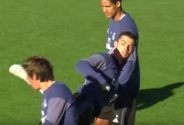 Điểm tin 13/1: Ronaldo tung cước vào mặt đồng đội tại Real Madrid