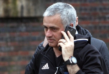 HLV Mourinho gây sốc lớn trước thềm đại chiến với Chelsea