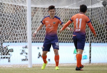 Đá thiếu người, Gangwon vẫn thắng đội đầu bảng K-League