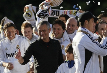 Mourinho đi đêm với sao Real, đồng môn Công Phượng rời HAGL