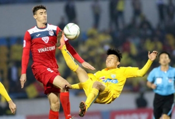 FLC Thanh Hóa thắng kịch tính TQN nhờ bàn thắng phút bù giờ