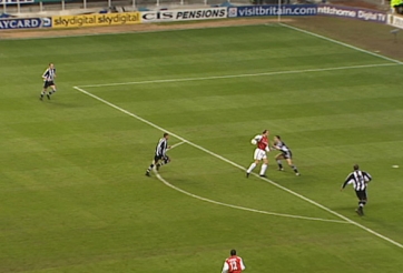 Chiêm ngưỡng siêu phẩm đẹp nhất Ngoại hạng Anh 25 năm qua