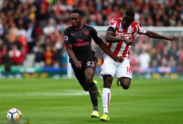 Cựu sao Real nổ súng, Stoke tạo cú sốc trước Arsenal