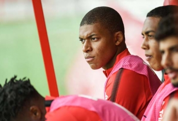 Ngôi sao 180 triệu euro đánh nhau với đồng đội để được ra đi