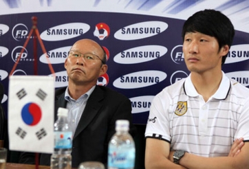 Tân HLV ĐTQG Việt Nam đang dẫn dắt đội hạng 3 Hàn Quốc