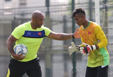 HLV Brown có tuyệt chiêu, thủ môn U19 VN háo hức dù 'đo ván'