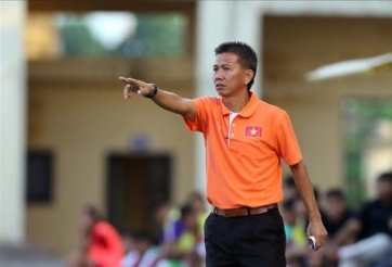 HLV Hoàng Anh Tuấn mắng té tát các học trò U19 Việt Nam