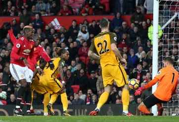 Thần may mắn cứu rỗi giúp MU giành trọn 3 điểm