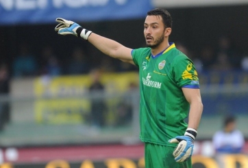 Thủ môn lập siêu phẩm đánh đầu giúp đội bóng Ý giành điểm số ý nghĩa nhất lịch sử