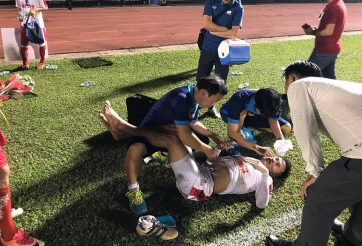 Cầu thủ U21 Viettel lo lắng khi sao HAGL nằm gục xuống sân