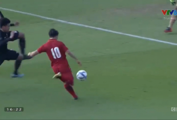 Xuân Trường chuyền dài ‘như đặt’ giúp Công Phượng lập cú đúp