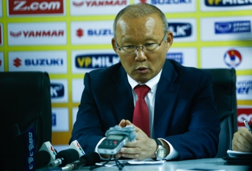 HLV Park Hang Seo lý giải chuyện thay đổi số áo