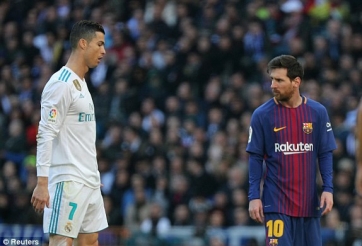 Ronaldo thi đấu tệ hại trong ngày bị Messi sút trúng đầu