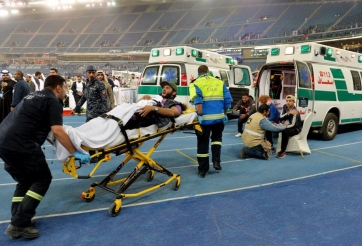 Oman vô địch Cúp vùng vịnh, 30 CĐV đổ máu sau cú rơi