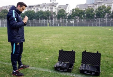 Quyết đấu Việt Nam, U23 Úc vác 2 vali ‘hàng nóng’ ra tập