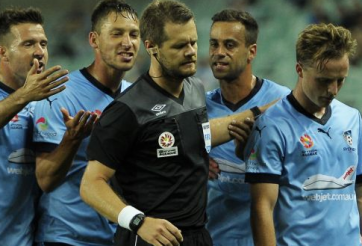 Trọng tài bắt chính trận U23 VN vs U23 Iraq 'rất nhiều phốt'