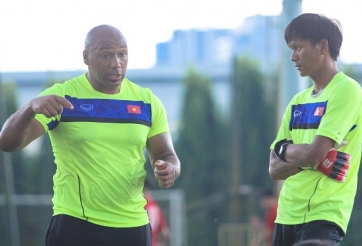 Cựu chuyên gia Arsenal 'lên hương' sau khi rời Việt Nam 