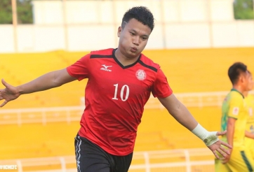 Phi Sơn lập ‘siêu phẩm’ solo qua 5 hậu vệ rồi ghi bàn