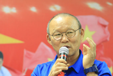 HLV Park Hang Seo: Vài người tự huyễn hoặc mình rồi đi xuống