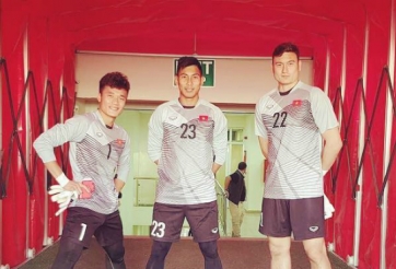 Văn Lâm tập với chuyên gia ngoại, MU họp gấp vì Mourinho