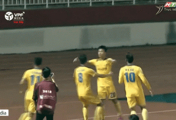 Ngôi sao U23 Việt Nam bật cao dũng mãnh, giã lưới đội của Công Vinh