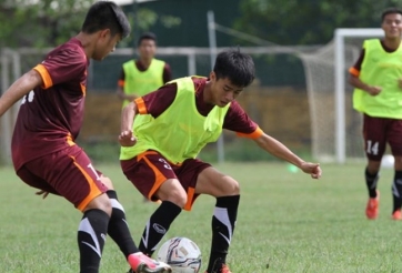 Cựu sao MU tới xem U19 Việt Nam thi đấu