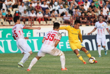 Nam Định có chiến thắng đầu tiên tại V-League 2018