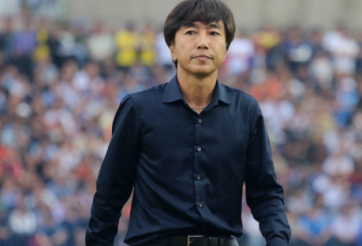 HLV Miura xỏ giầy đá V-League, trực tiếp kèm Quang Hải?