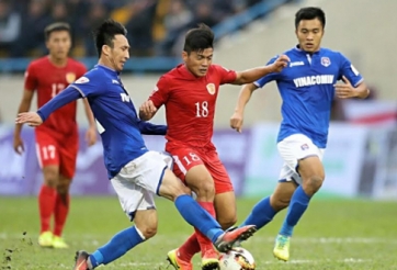 Phi Sơn bị đuổi vì nổi nóng với trọng tài, TP.HCM thua trận