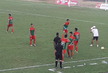 CLB từng ra sân với 2 thủ môn gặp tình huống rất trớ trêu