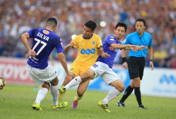 CLB Hà Nội vượt qua FLC Thanh Hóa trong cơn mưa bàn thắng