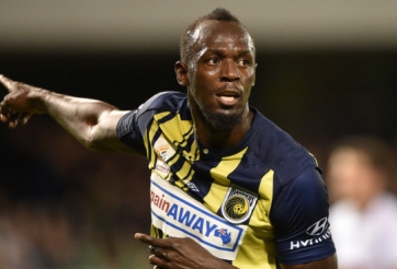 Usain Bolt lập cú đúp trong trận đầu đá chính tại Australia