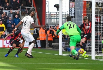 HLV Mourinho dùng từ 'thảm họa' khi nói về hàng thủ MU