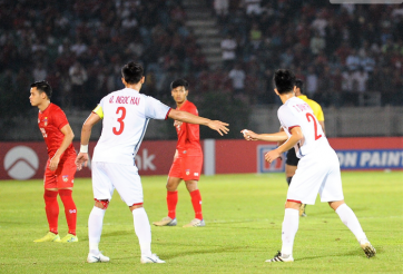 Đình Trọng ném ‘mật thư’ cho Duy Mạnh ở giữa trận Myanmar?