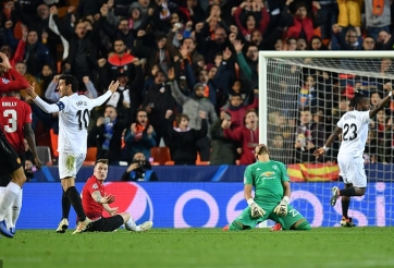 Jones phản lưới, MU bại trận trước Valencia 