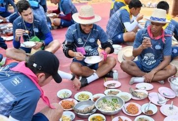 Xuân Trường bắt cá, giã cua trước thềm mùa giải mới